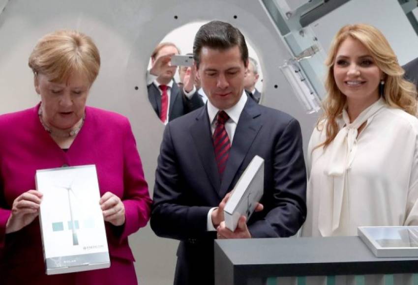 La pareja presidencial inició su visita a Europa en Alemania, donde fueron recibidos por la canciller Angela Merkel.