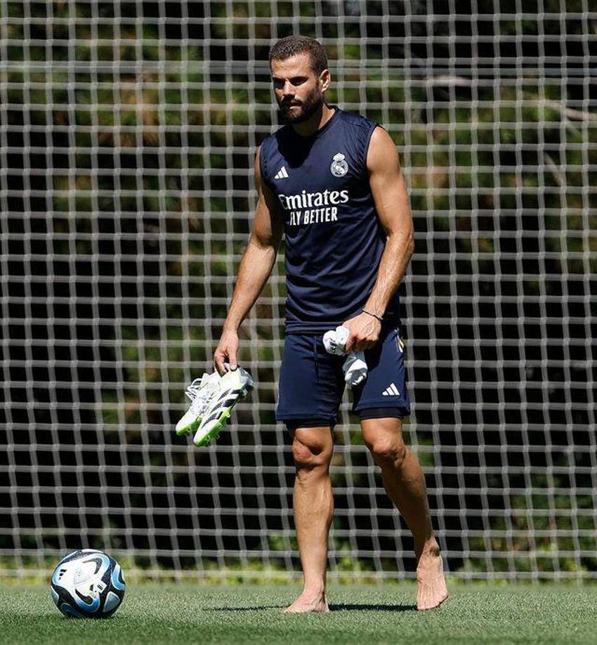 Defensa central: Nacho Fernández.