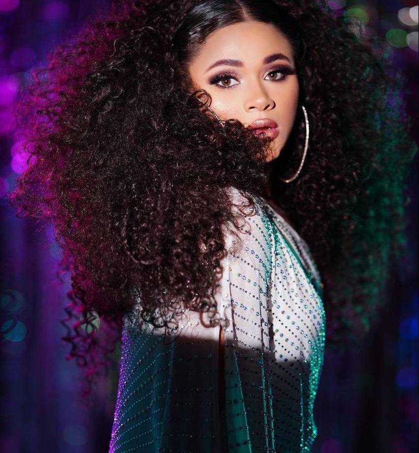 Esta vez de la mano de Sony Music como disquera. 