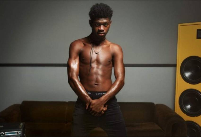 Lil Nas X<br/>El ganador del Grammy encaja en esta nueva campaña, el afrodescendiente rompe los estereotipos como cantante de electro country, abiertamente gay.<br/>