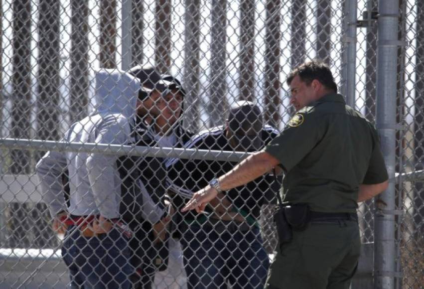 El nuevo secretario de Seguridad de EEUU, Kevin McAleenan afirmó que el improvisado campamento 'es una respuesta extrema pero necesaria al reciente aumento de familias centroamericanas que cruzan ilegalmente a EEUU'.