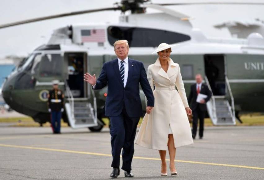 US President Donald Trump and First Lady Melania Trump walk from Marine One to board Air Force One before departing from Southampton Airport, in Southampton, southern England on June 5, 2019, after attending an event to commemorate the 75th anniversary of the D-Day landings. - US President Donald Trump, Queen Elizabeth II and 300 veterans are to gather on the south coast of England on Wednesday for a poignant ceremony marking the 75th anniversary of D-Day. Other world leaders will join them in Portsmouth for Britain's national event to commemorate the Allied invasion of the Normandy beaches in France -- one of the turning points of World War II. (Photo by MANDEL NGAN / AFP)