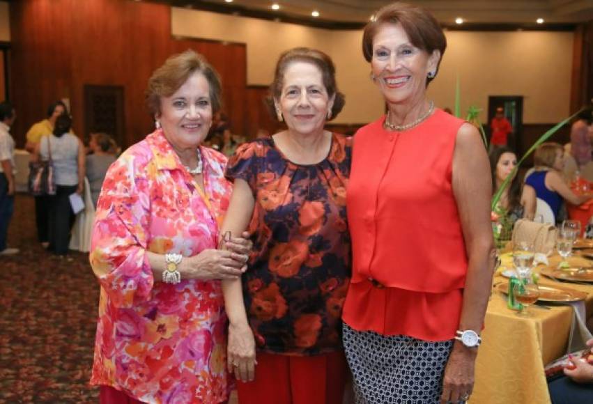 Ana Lucía Pascua, Ivonne Kattán y Miriam Millares.
