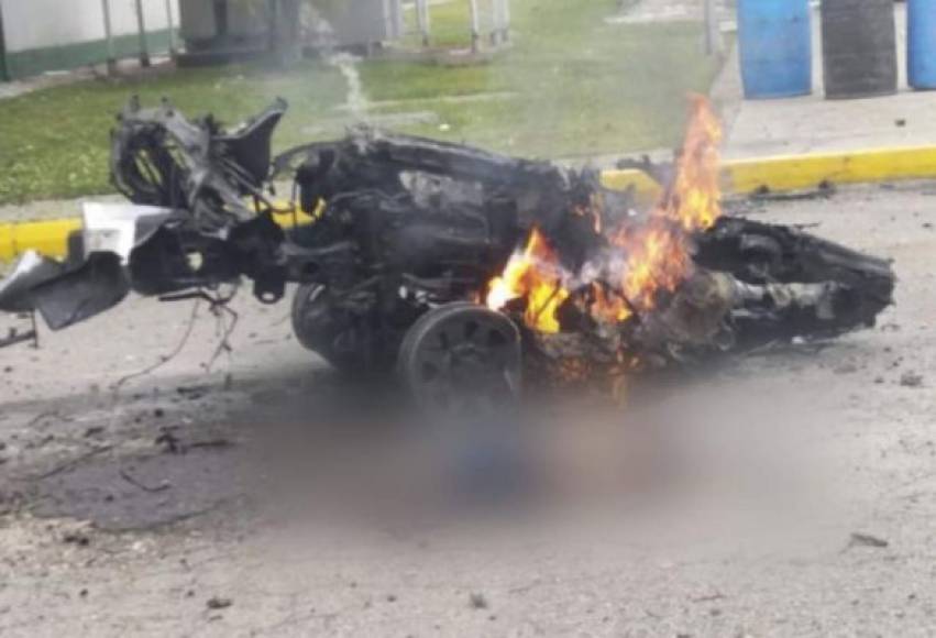 Imagen difundida en redes sociales por medios locales muestra el vehículo en llamas.