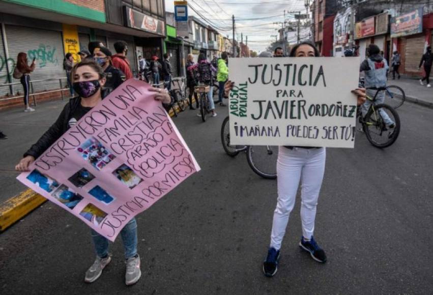 'Estamos frente a un acto masivo de violencia', afirmó el ministro de Defensa, Carlos Holmes Trujillo en rueda de prensa. En Twitter la alcaldesa de Bogotá, Claudia López, informó sobre 362 heridos: 248 civiles y 114 uniformados.