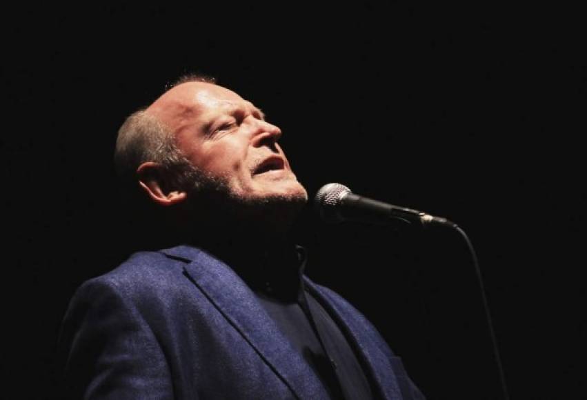 El británico Joe Cocker, que falleció hoy a los 70 años, debido a un cáncer de pulmón, será recordado como el intérprete blanco con voz y alma de negro por su forma de interpretar los 'blues'.