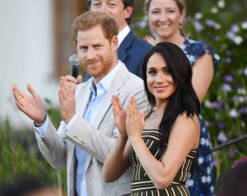 Meghan Markle y el príncipe Harry, duques de Sussex, han sido los últimos en dar un paso al frente. A inicios de semana demandaron al medio 'The Mail on Sunday', que publicó una carta privada y escrita por Markle y dirigida a su padre.<br/><br/>Este viernes Harry lanzó otra ofensiva judicial contra varios diarios sensacionalistas británicos como 'The Sun' o 'Daily Mirror' por presuntas escuchas telefónicas, tras haber advertido de que no permitirá que un sector de la prensa acose a su esposa como hizo con su madre, Diana de Gales.