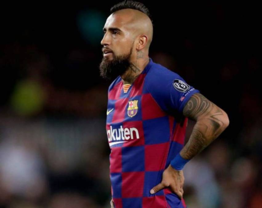 Arturo Vidal: Según el diario Sport, el Barcelona 'le comunicó al chileno que no tiene intención de venderlo' por lo que lo declara intransferible tras las ofertas que ha recibido del Inter.