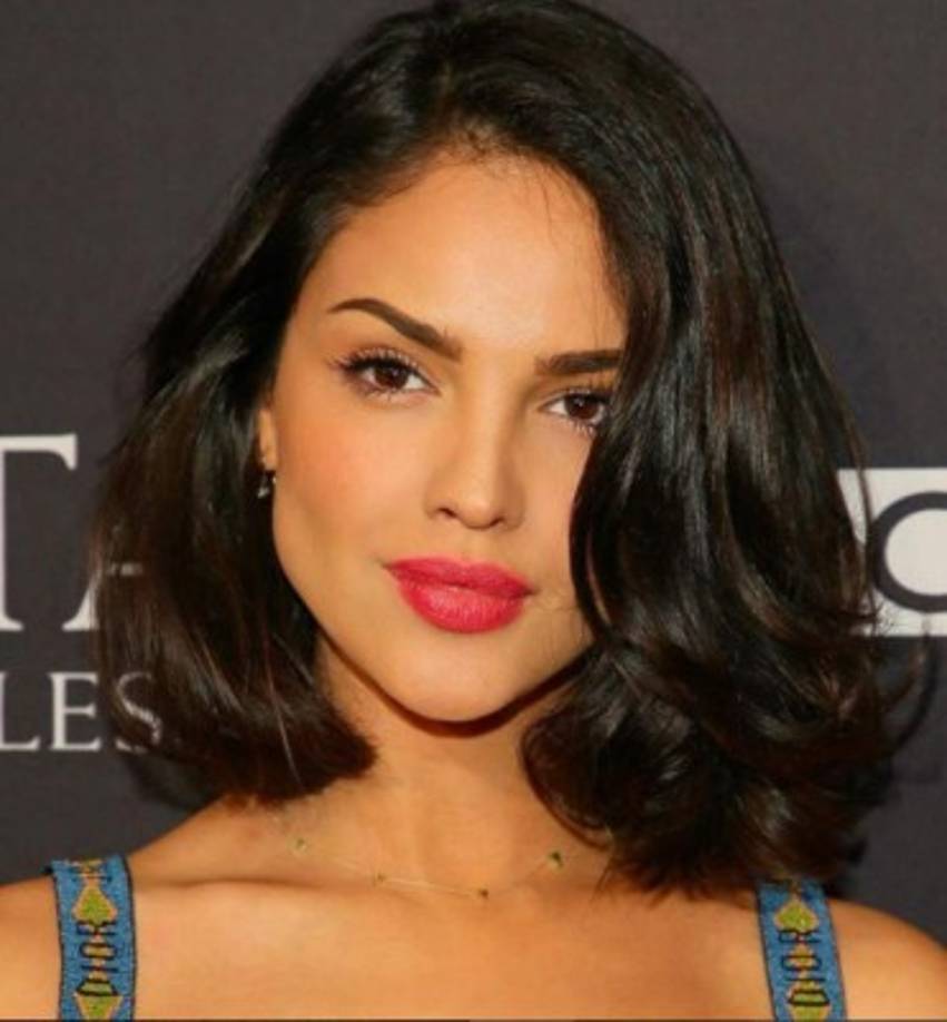 Eiza González se realizó un cambio radical en su cabello.