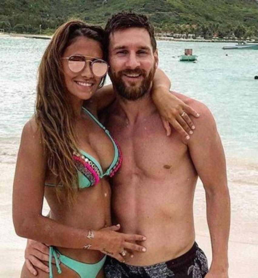 Esta fue la primera imagen que se dio a conocer en la luna de miel, fue la propia Antonella que la subió y su traje de baño inmediatamente generó diversos comentarios.