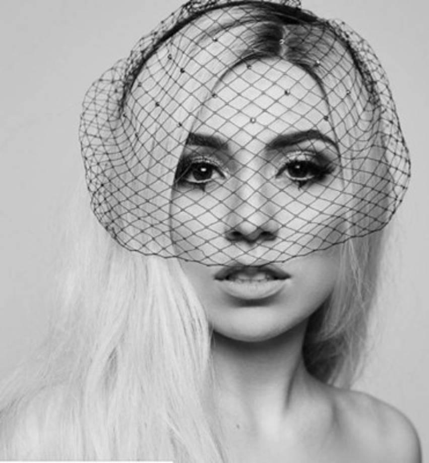 Desde el 20 de enero su popularidad en las redes sociales le ha dado la oportunidad de presentar su canción 'Sweet But Psycho' en los programas de televisión con mayor audiencia de EEUU.