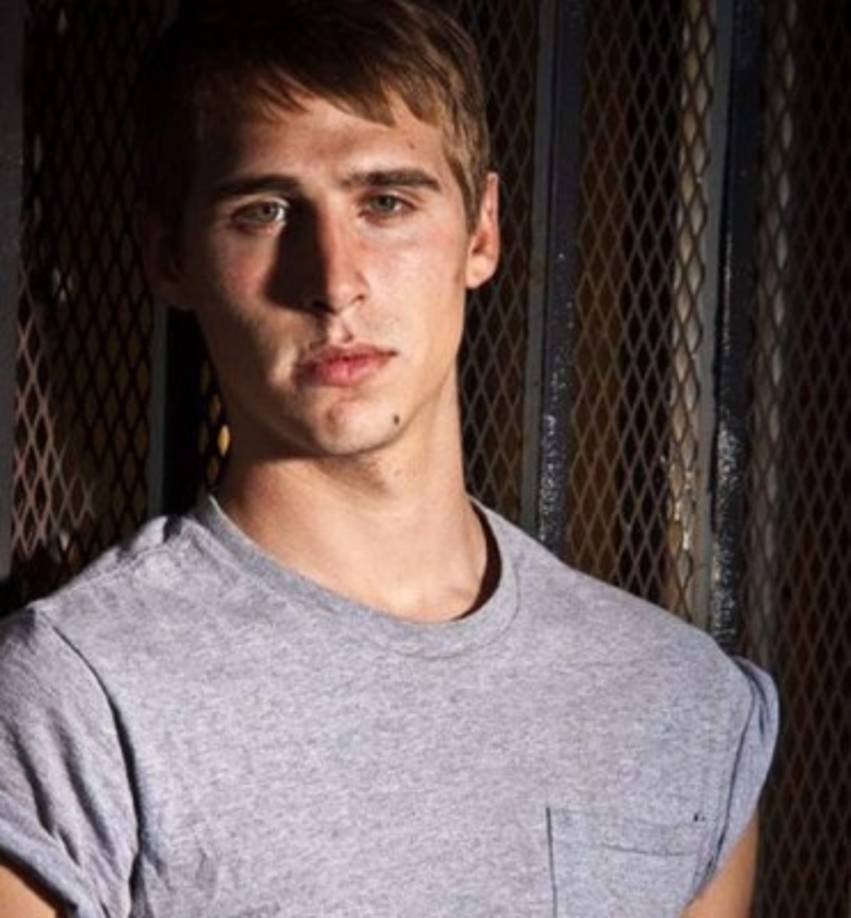 Price, de 34 años, le dijo a la policía que Mills le había disparado y luego se disparó a sí mismo. El actor de 29 años fue encontrado muerto en la casa.<br/><br/>