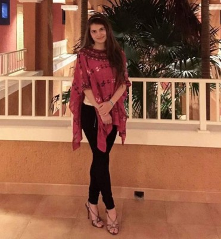 Aedo es una joven de 21 años y se muestra muy sencilla y simpática en redes sociales.