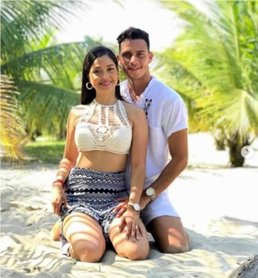 Ángel Tejeda - El delantero hondureño del Real España y su bella novia Andrea Núñez.