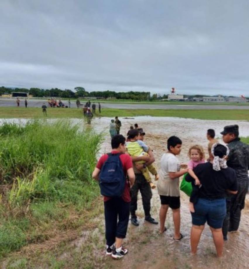 También se han reportado desaparecidos, según peticiones de ayuda de búsqueda que hacen familiares suyos en noticiarios de radio y televisión.