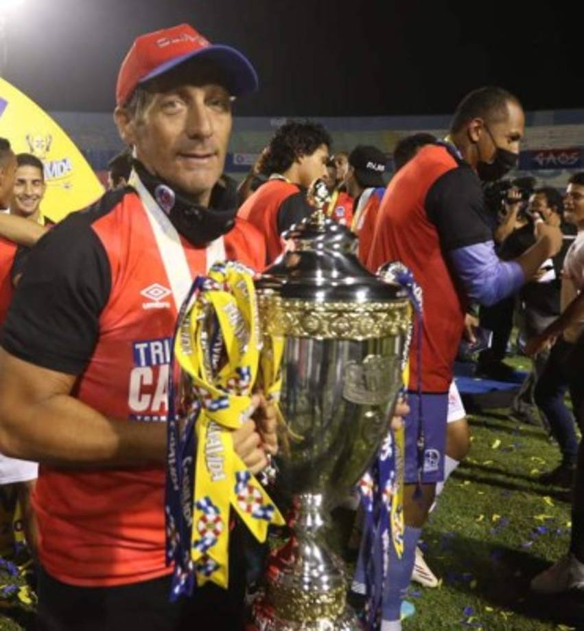 Pedro Troglio: Fue seleccionado como el mejor entrenador del Clausura 2021.