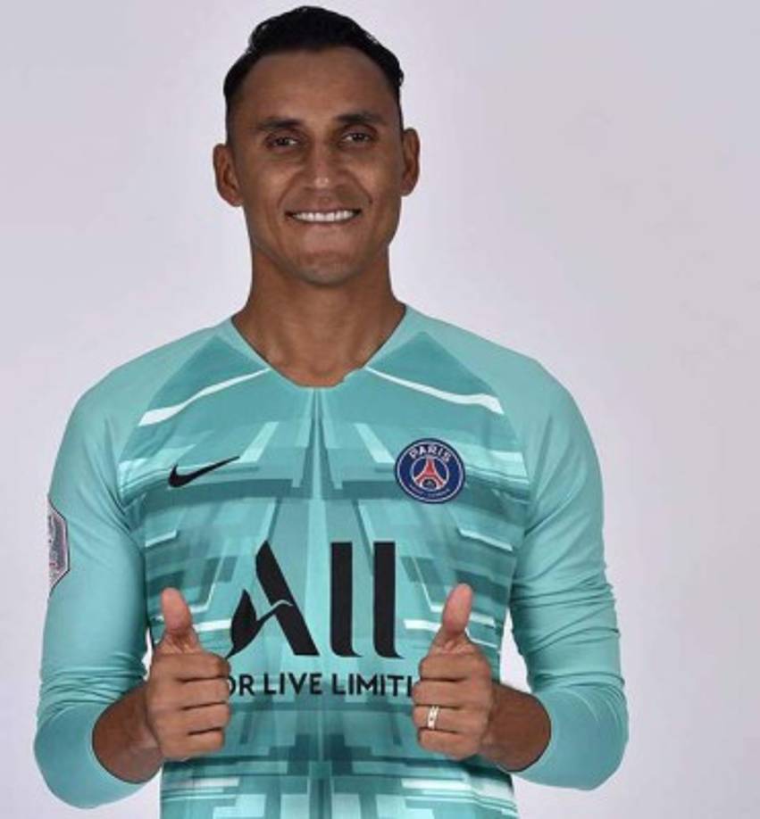 Keylor Navas: El portero tico lucirá el dorsal 1 en el PSG. según la prensa española, el fichaje habría rondado los 15 millones de euros.