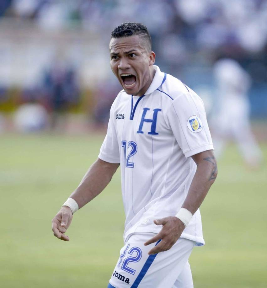 Arnold Peralta formó parte de la convocatoria de la Selección Nacional para ese partido de 2013 en el Azteca. El exfutbolsita <b><a rel="noopener noreferrer" href="https://www.laprensa.hn/deportes/asesinan-al-futbolista-hondureno-arnold-peralta-DULP910065#image-1" target="_blank">fue asesinado dos años después (diciembre de 2015)</a></b> cuando se encontraba en el estacionamiento de un centro comercial de la ciudad de La Ceiba, Honduras.