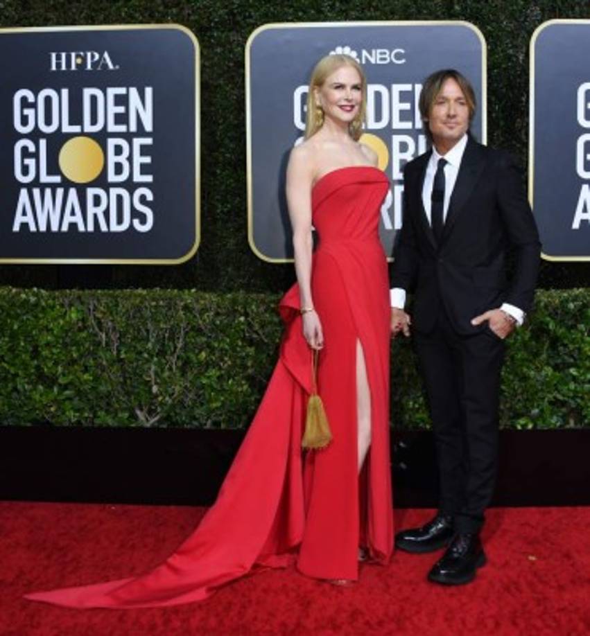 La actriz Nicole Kidman y su esposo, el cantante Keith Urban, muy enamorados en la alfombra.