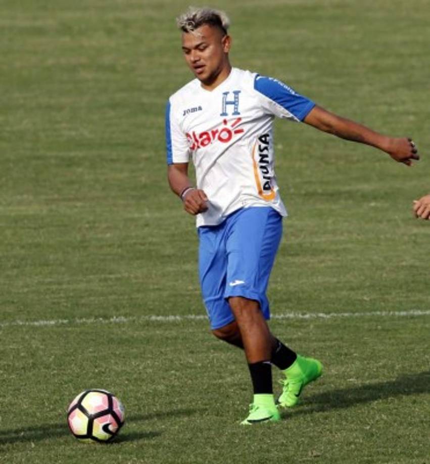 MARIO MARTÍNEZ: Es el dueño del balón en el centro del campo, por sus pies pasan las jugadas y contra Estados Unidos espera cumplir y sacar la victoria.