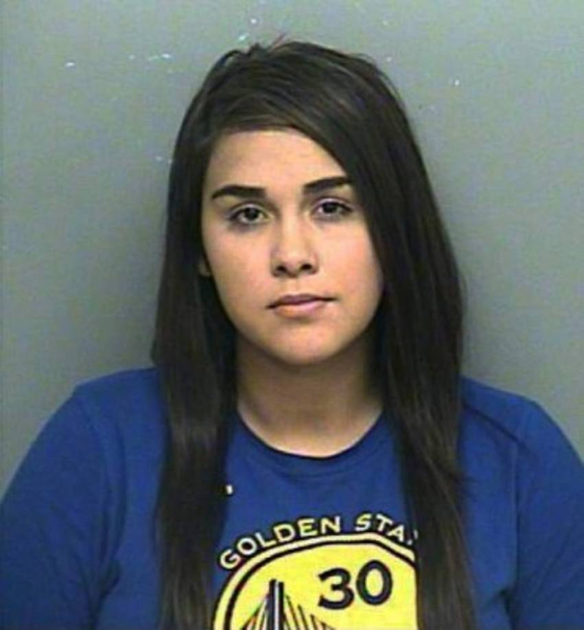 La maestra enfrenta cargos por abuso a un menor.