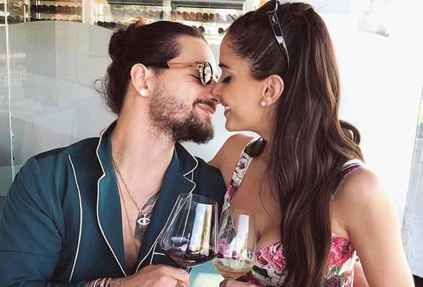 Después de un momento de silencio, Maluma rompió a reír y aclaró: “No, mentira”, aclarando que él y Barulich terminaron su historia de amor antes de que ella empezara un noviazgo con Neymar. 