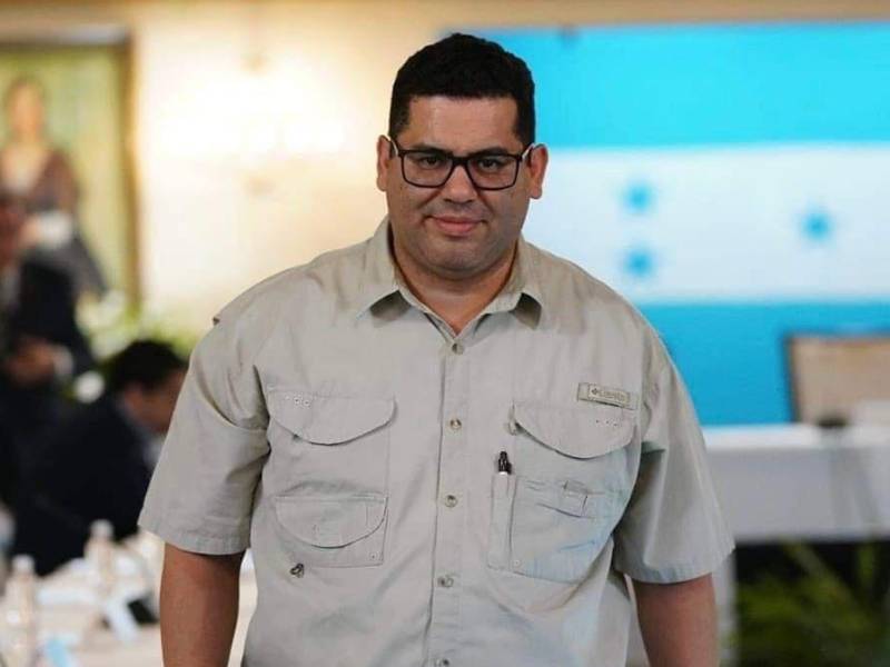 El comisionado presidencial de Reforestación y Cambio Climático, Miguel Briceño, aseguró en una entrevista para la televisión estatal (Canal 8) que su salario no le ajusta debido a sus múltiples gastos y compromisos.