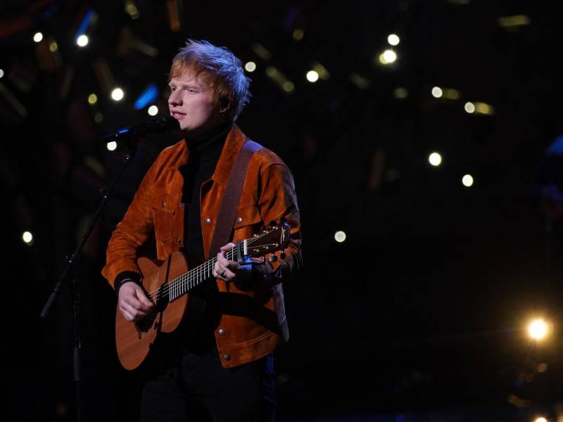 El cantautor británico Ed Sheeran se presenta en el escenario durante la ceremonia inaugural de premios Earthshot Prize en el Alexandra Palace de Londres el pasado 17 de octubre.