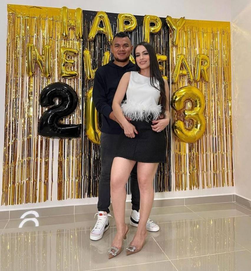 Mario Martínez - El mediocampista del Olancho FC junto a su bella esposa Érika Cabrera.