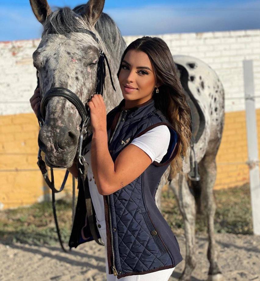 Lorena Ramiro, que vive en Madrid, se define en sus redes sociales como ex futbolista y opositora militar.