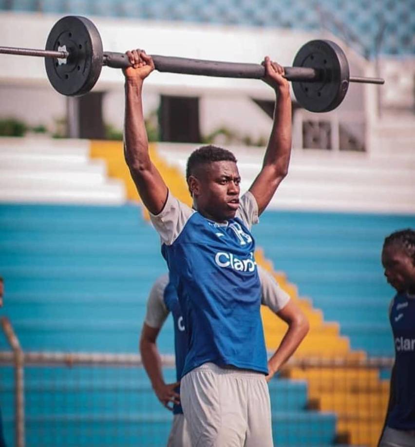 Wesly Decas: El defensor formó parte de la Sub-20 de Honduras en el Mundial de Polonia. Es de los jugadores que hoy en día se ha consolidado. Ya sabe lo que es ser campeón con Motagua y además ha formado parte de la Selección Nacional.