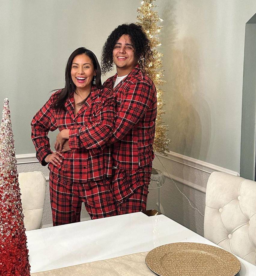 Tanto Elsa Oseguera como Davis Flow gozan de una alta popularidad en redes sociales, donde son seguidos por millones de personas. Solo Elsa acumula en todas sus redes sociales cerca de los 5 millones de seguidores.