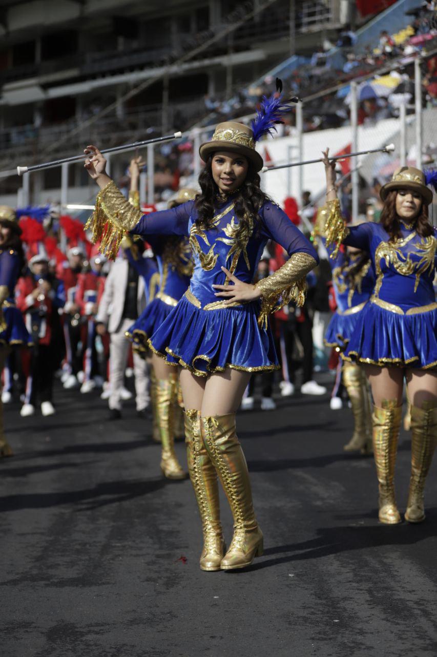 Angie Rodríguez, la guapa palillona del Liceo Santa María que cautiva en los desfiles 2025