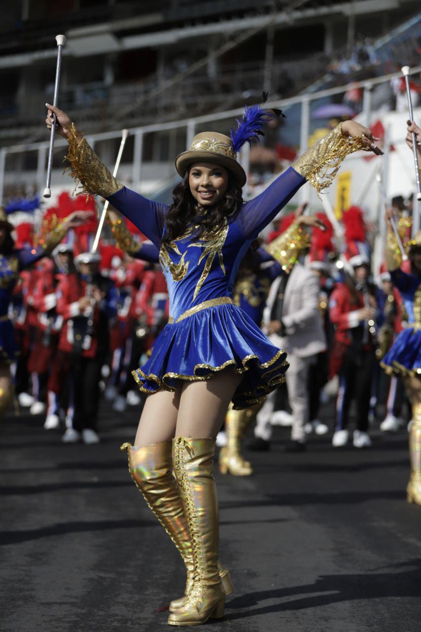 Angie Rodríguez, la guapa palillona del Liceo Santa María que cautiva en los desfiles 2025