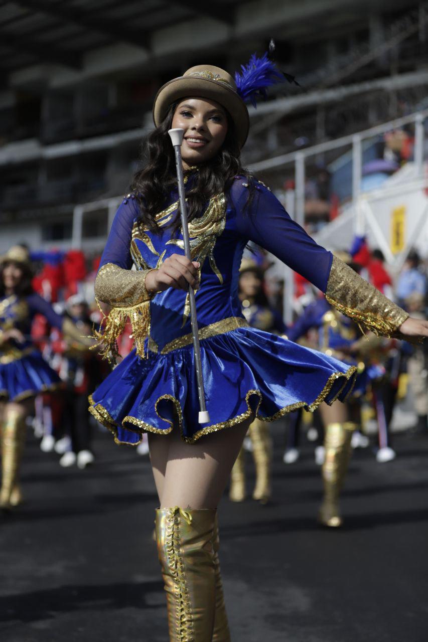 Angie Rodríguez, la guapa palillona del Liceo Santa María que cautiva en los desfiles 2025