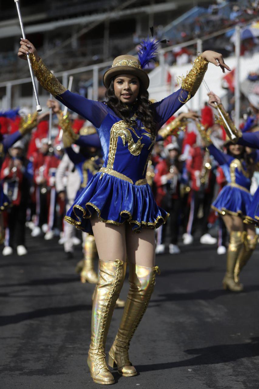 Angie Rodríguez, la guapa palillona del Liceo Santa María que cautiva en los desfiles 2025