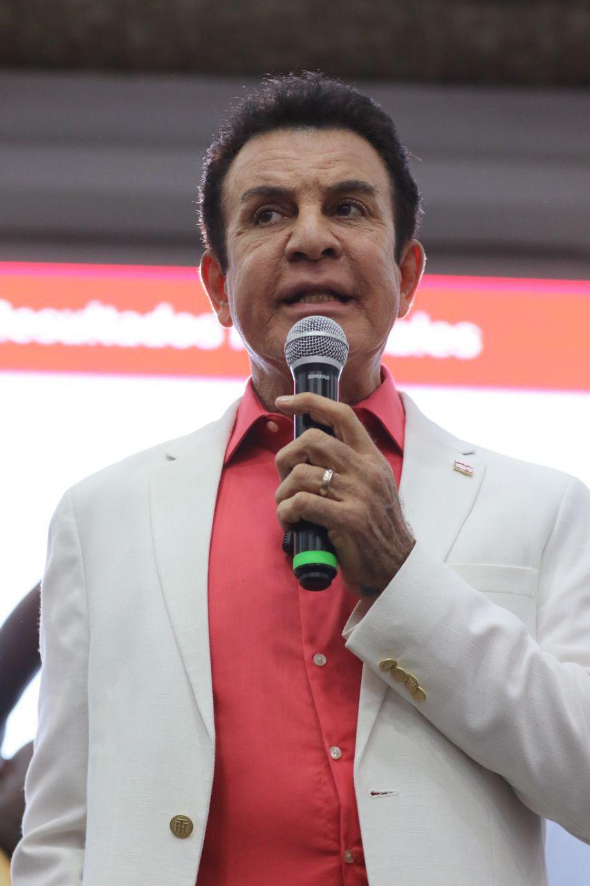 ¿Quién es Salvador Nasralla, el candidato liberal que compite por la presidencia?
