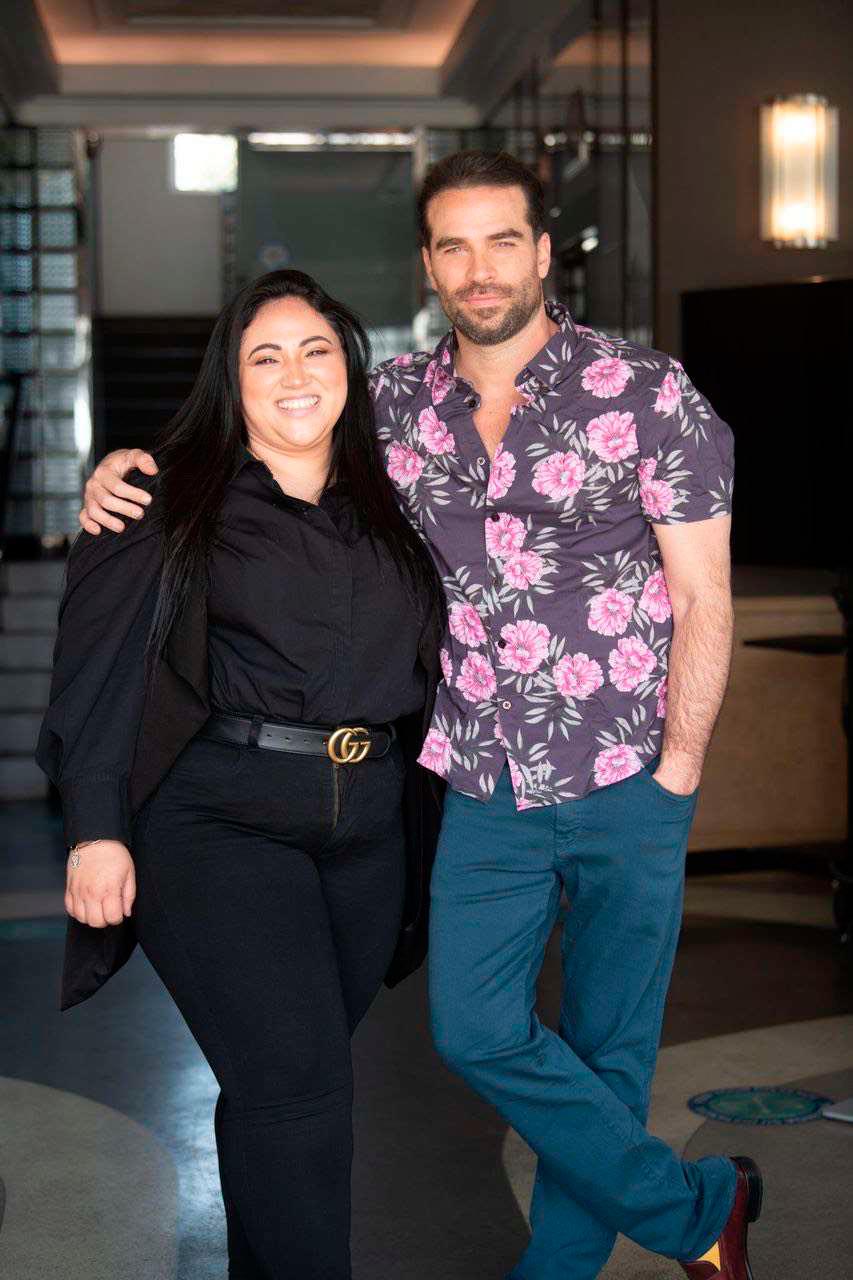 Hondureña triunfa como maquillista de famosos