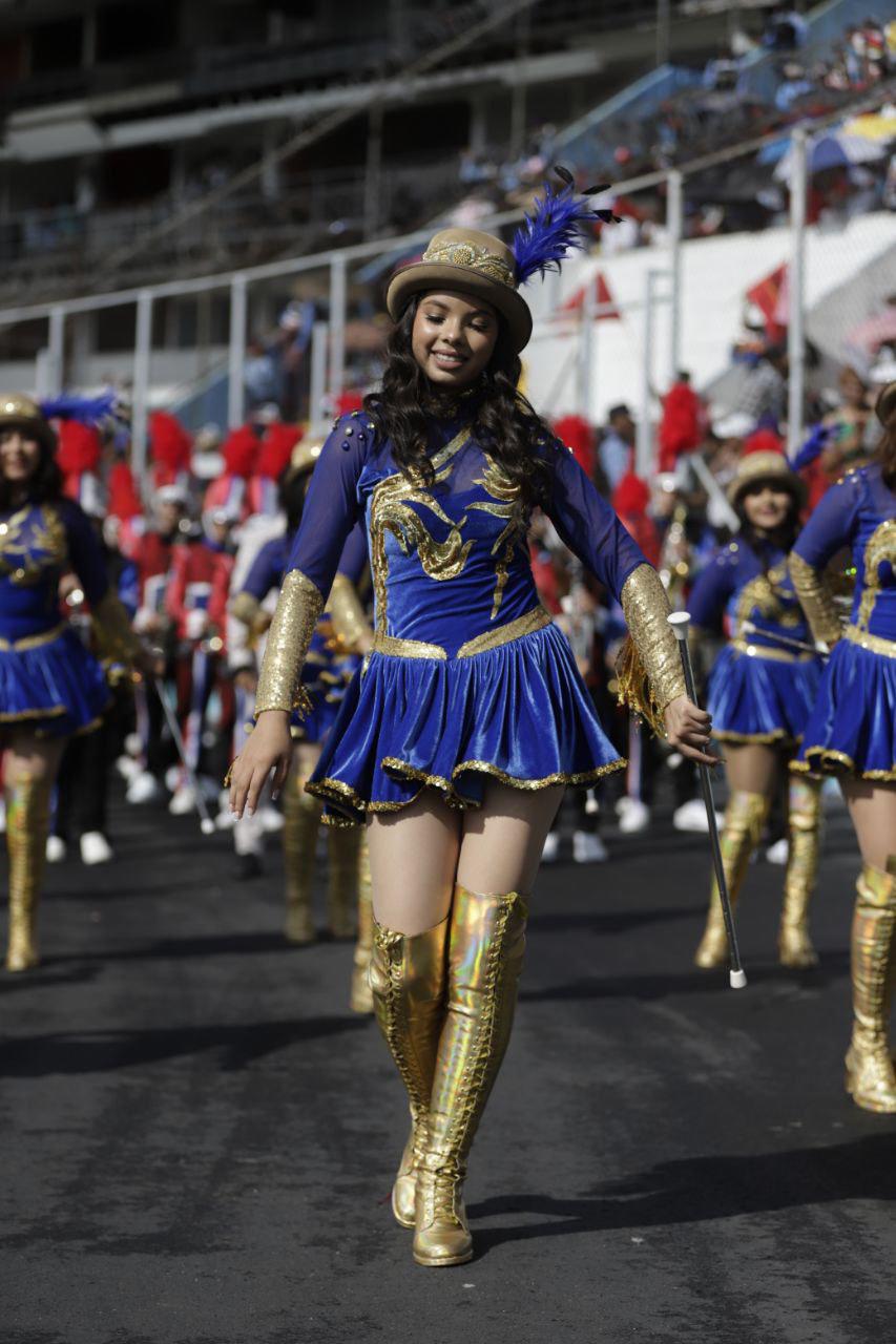 Angie Rodríguez, la guapa palillona del Liceo Santa María que cautiva en los desfiles 2025