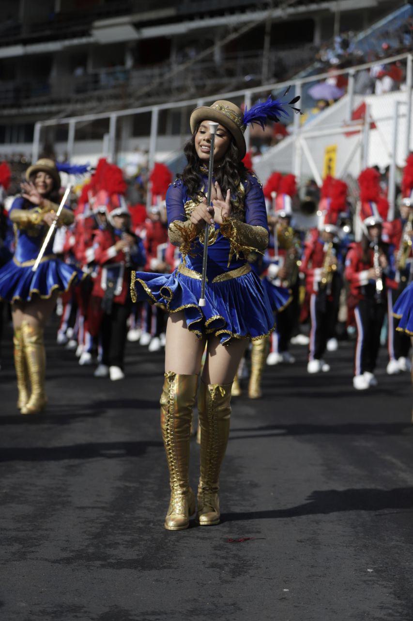 Angie Rodríguez, la guapa palillona del Liceo Santa María que cautiva en los desfiles 2025