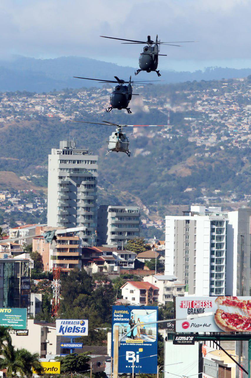 Con despliegue militar, las Fuerzas Armadas celebran los 200 años de creación del Ejército