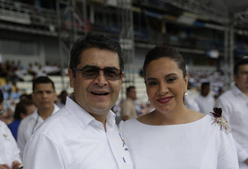 ”Me va disculpar la familia de ella, pero yo soy tan directa que a su familia se le pasó la mano”, dijo en su primera intervención Alvarenga, refiriéndose a la familia expresidencial.