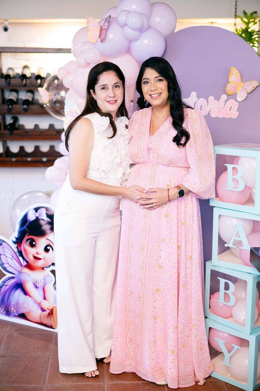 Nancy Villalobos de Inestroza y Carmen Villalobos de Linares