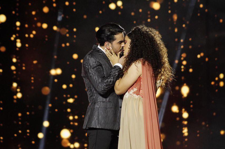 Cesia y Andrés sorprendieron al terminar su interpretación con un tierno beso