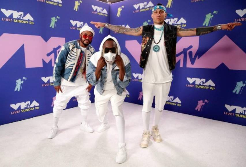 El grupo musical Black Eyed Peas en la red carpet de los VMAs 2020.
