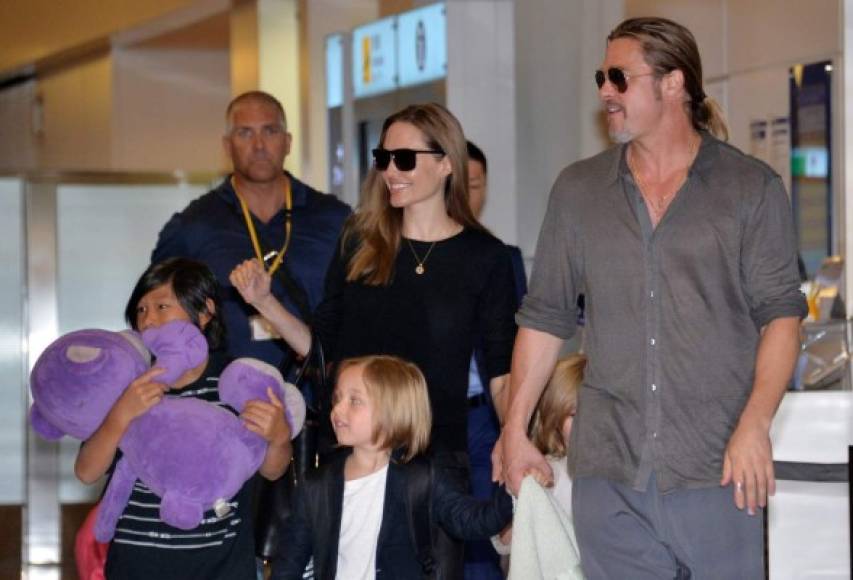 La fortuna conjunta de Angelina Jolie y Brad Pitt, que este martes anunciaron su divorcio, supera los 500 millones de dólares, de acuerdo con una estimación de varios expertos financieros y legales citados por medios estadounidenses.