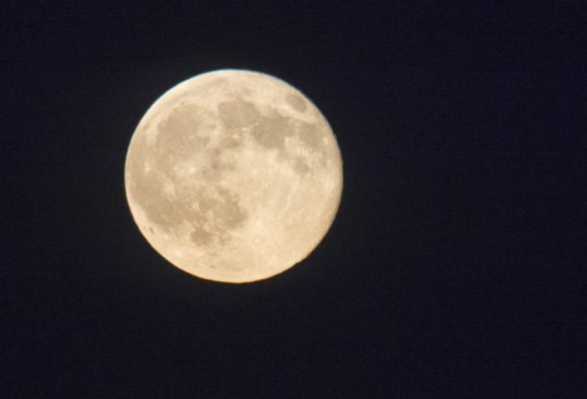 Luna azul o llena en Washington, Estados Unidos. Foto: AFP