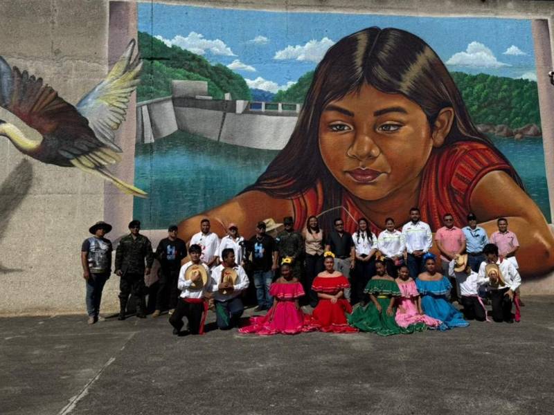 Los artistas realizaron un mural en la represa hidroeléctrica El Cajón, una obra titulada <i>“Dualidad – Coexistencia”.</i> El nuevo mural se suma a los atractivos de la Central, ofreciendo a los visitantes una experiencia que integra arte, conciencia ambiental y desarrollo sostenible.