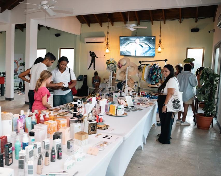 Lanzan “Mercadito Roa” para potenciar emprendedores de Roatán