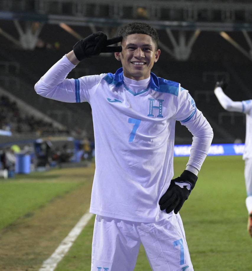 La celebración de Odin Ramos tras su golazo de tiro libre contra Francia.
